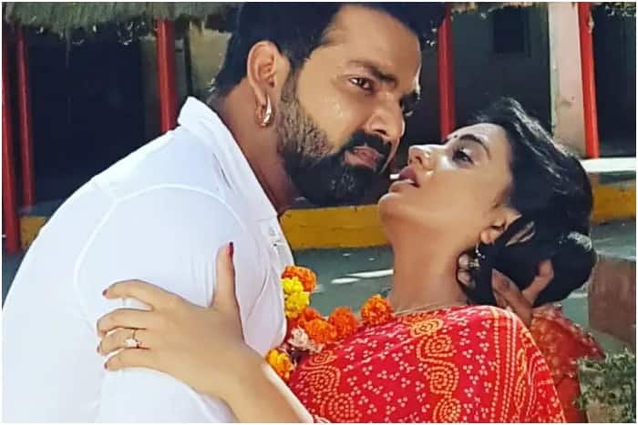 अक्षरा सिंह के साथ ब्रेकअप