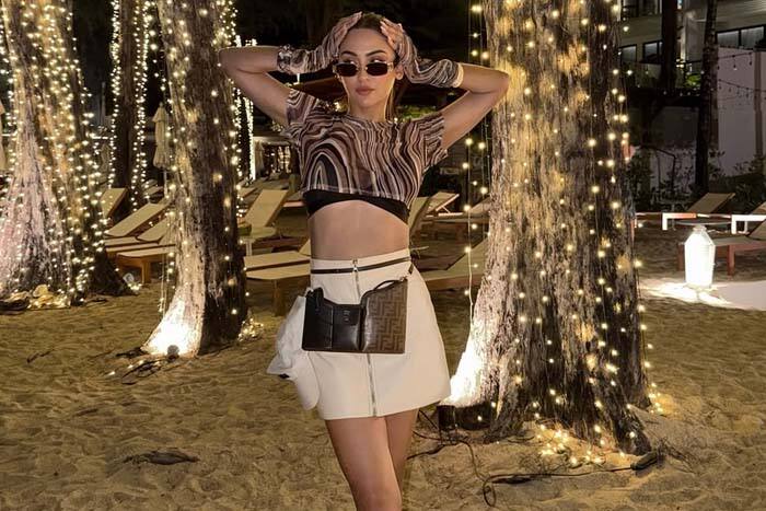 क्रिस्टल डिसूजा ने दिखाया हॉट अवतार