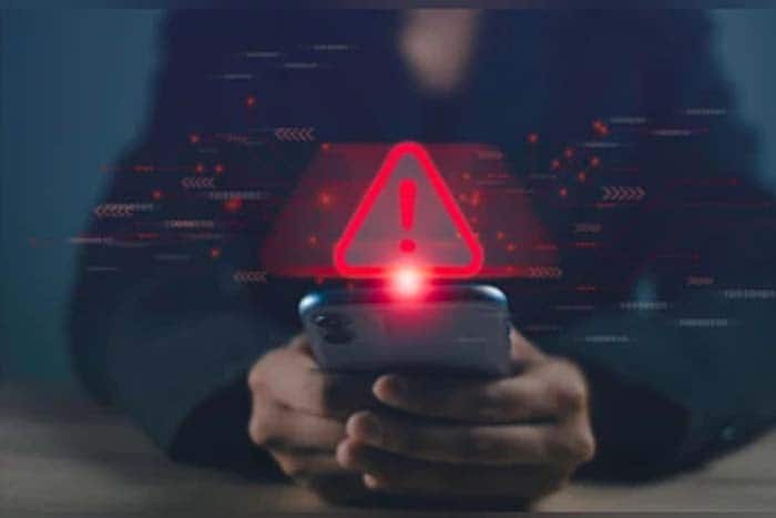 कौन है Angel Nuzhat?