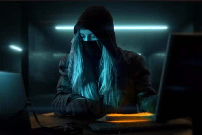 कौन है Angel Nuzhat?