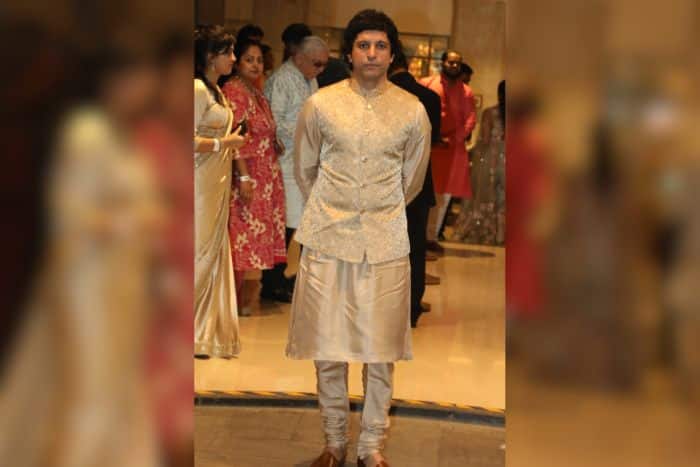 अकेले पहुंचे फरहान अख्तर