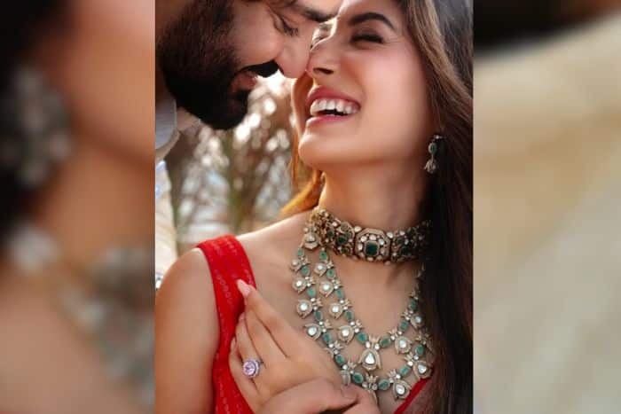 इंटिमेट पोज देते नजर आए कृतिका-गौरव