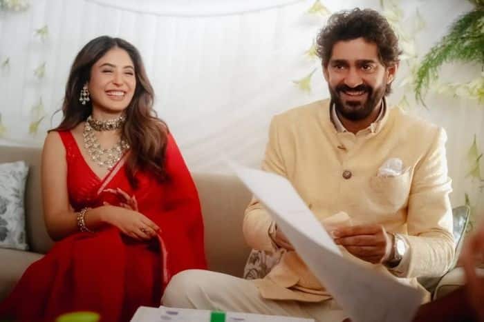 कपल के चेहरे पर दिखी शादी की खुशी