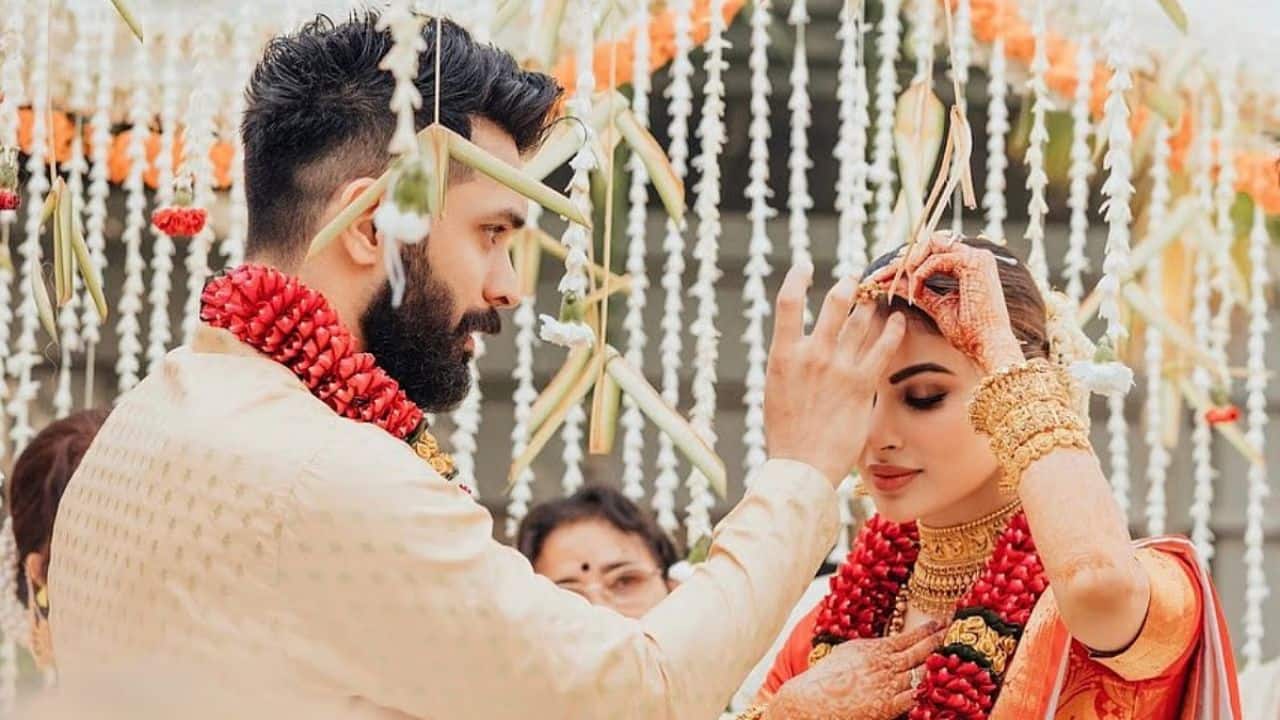 Mouni Roy संग तलाक की खबरों के बीच सूरज नांबियार ने उठाय ये कदम, एक्स्ट्रा मैरिटल अफेयर के आरोपों के बाद किया ये काम