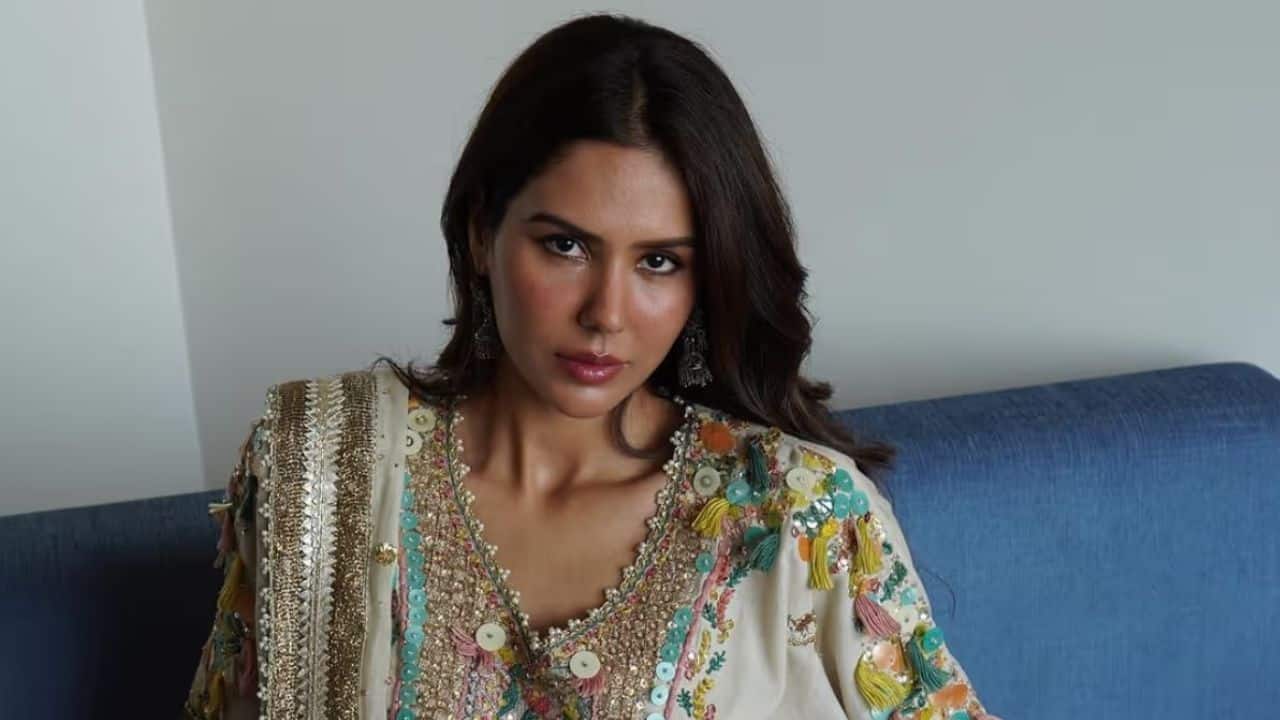 Mother's Day आते ही इमोशनल हुईं नेशनल क्रश Sonam Bajwa, अपनी मां से कही दिल की बात Exclusive