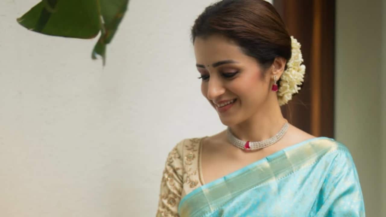 थलापति विजय के इवेंट में Trisha Krishnan ने ऐश्वर्या राय का 26 साल पुराना स्टाइल किया कॉपी? एक्ट्रेस का लुक हो रहा वायरल