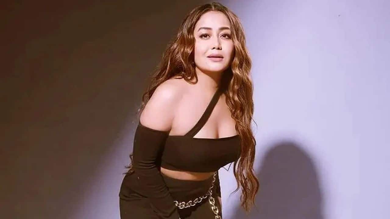 Neha Kakkar: कभी मिली धमकी तो कभी कोर्ट तक पहुंचा मामला, नेहा कक्कड़ के वो 5 विवाद जिसने हिला डाला था बॉलीवुड