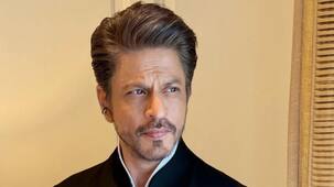'ये बातें अकेले में करनी चाहिए', Shah Rukh Khan ने महिला फैन को दिया सजेशन! Video हुआ वायरल