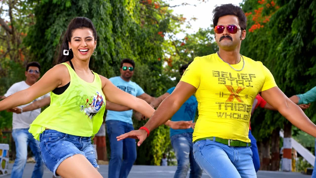 Bhojpuri Song: पवन सिंह और अक्षरा सिंह का पुराना गाना हो रहा वायरल, एक्ट्रेस के लटके-झटकों पर दिल हार बैठे फैंस
