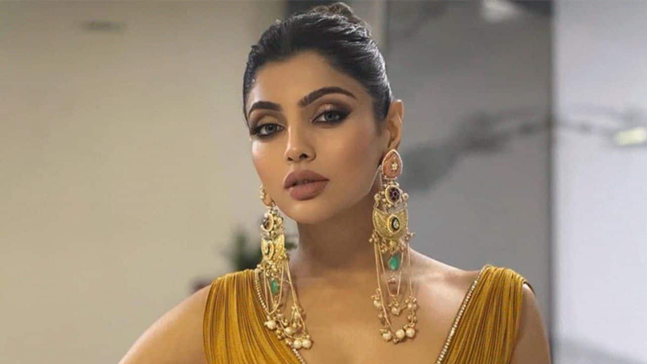 छात्र प्रदर्शन में शामिल हो रहे सितारों पर Akanksha Puri ने दिया बड़ा बयान, कहा- 'प्रोटेस्ट में जाने के लिए एक्टर्स को मिल रहे पैसे'
