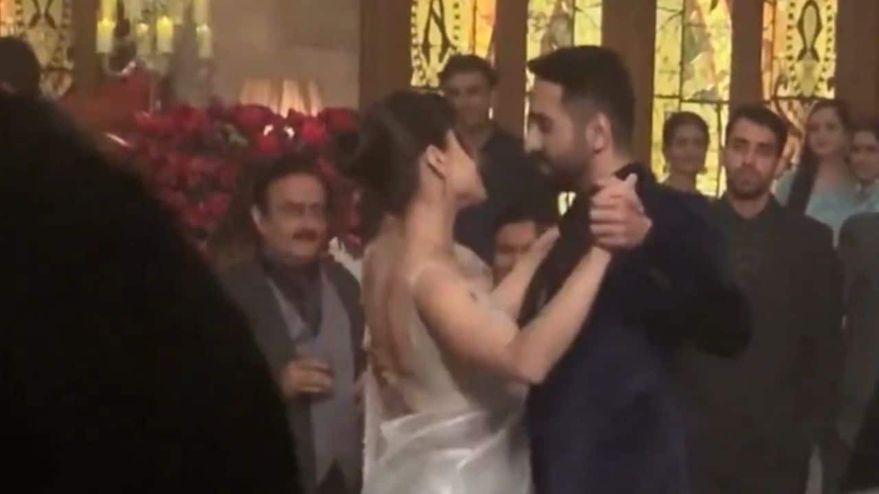 Shah Rukh Khan के आइकॉनिक गाने को रीक्रिएट करेंगे सारा-आयुष्मान? Udta Teer के सेट से लीक हुआ रोमांटिक डांस वीडियो