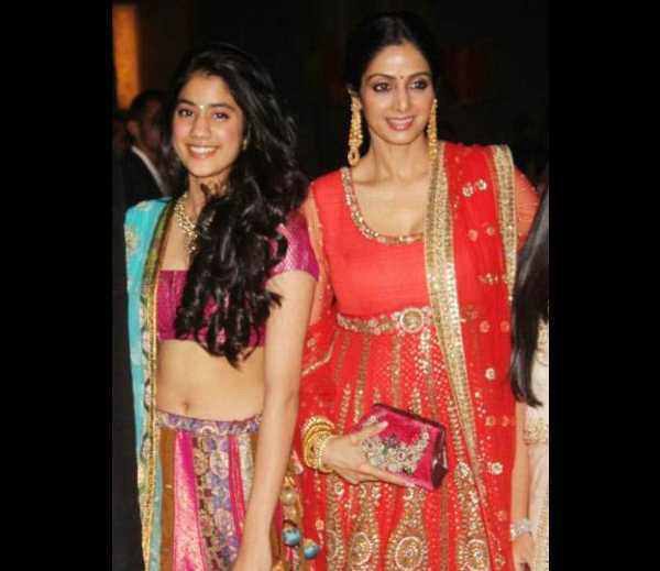 Sridevi's candid pics with daughter Jhanvi Kapoor! - Photo Gallery ...