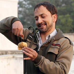 Irrfan Khan demise: Angrezi Medium's Deepak Dobriyal reveals how the late actor dealt with his condition on the sets