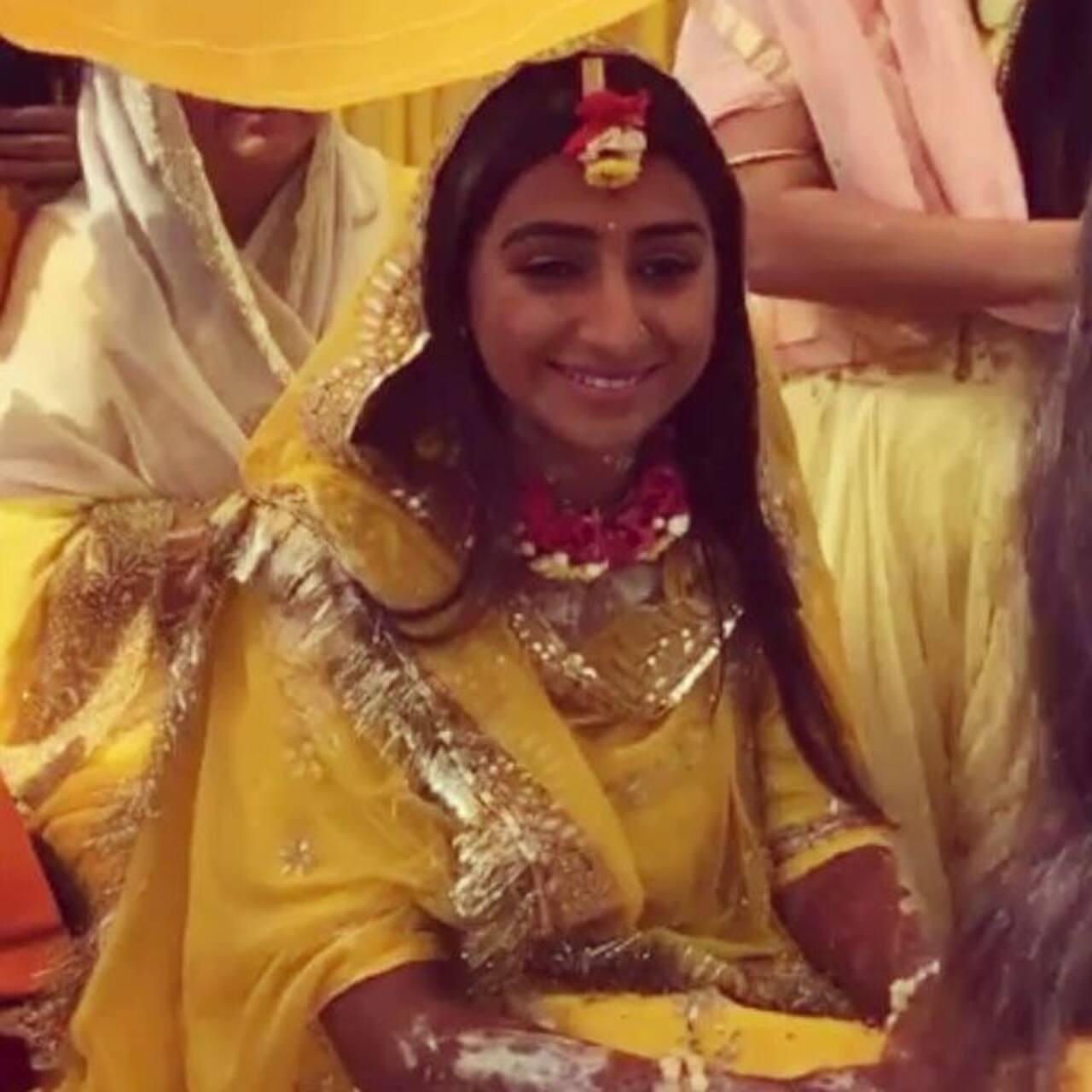 Yeh Rishta Kya Kehlata Hai Actress Mohena Kumari Singhs Haldi Ceremony Pictures Are Not To Be 3781