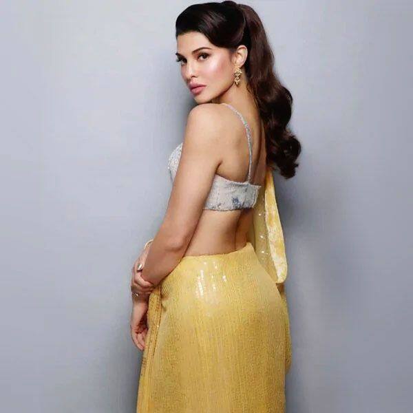 Jacqueline Fernandez Looks Enchanting In A Bow Saree