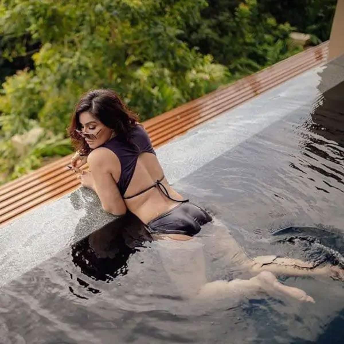 Great Grand Masti Actress Kangna Sharma S Bold Look Will Leave You Stunned 2 tracks | 2 albums. great grand masti actress kangna sharma