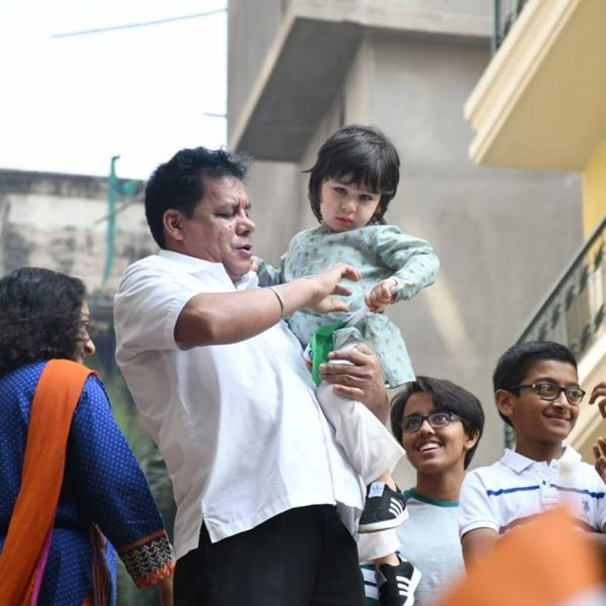 Republic Day 2021 When Taimur Ali Khan Waved The Flag To Create The Cutest Patriotic Moment 8 highlights of taimur ali khan pataudi #taimuralikhanpataudi twitter war. republic day 2021 when taimur ali khan
