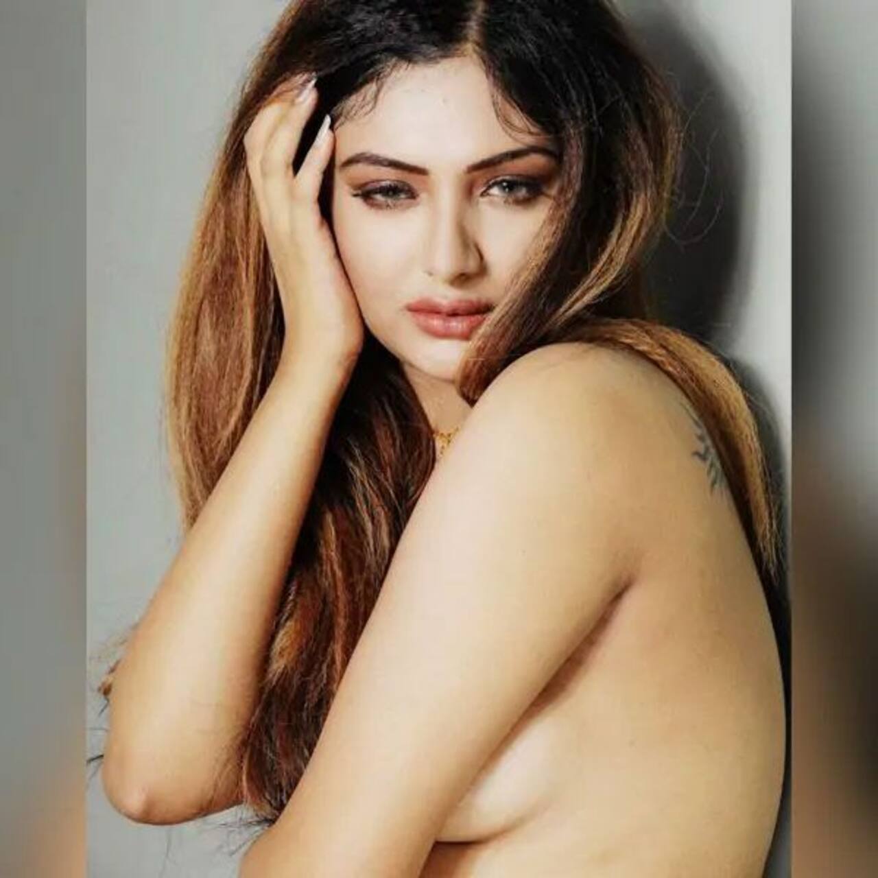 Khushi Mukherjee Of Splitsvilla Fame Has Fans Hooked With Her Topless Pictures 1563857