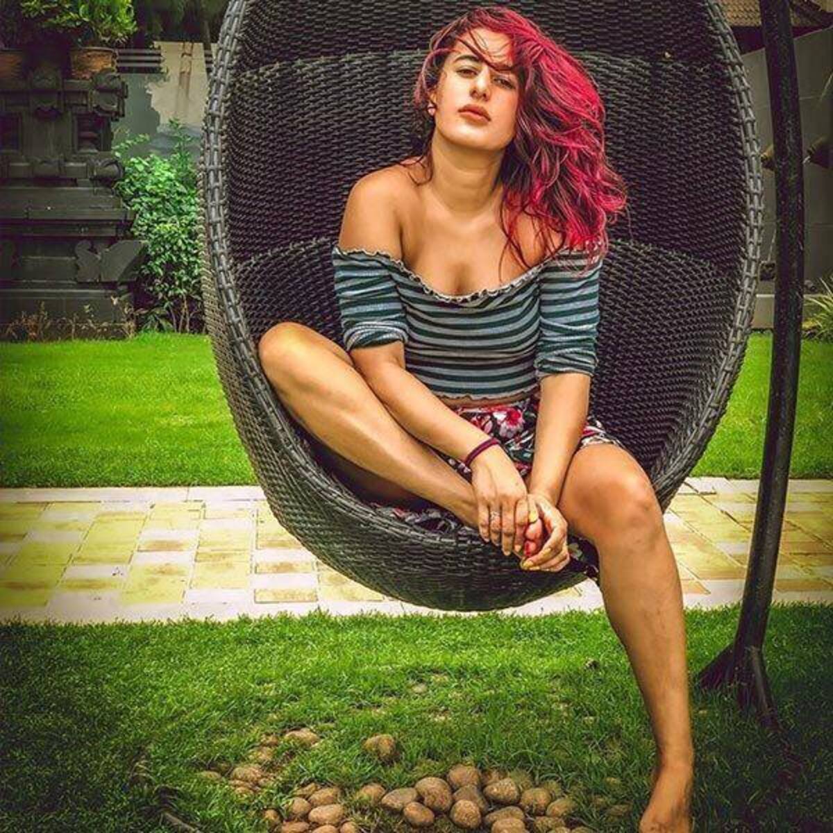 Race 3 Actress Saloni Chopra Is Not Shy To Be Herself And She S The Inspiration We All Need Check out the list of all saloni chopra movies along with photos, videos, biography and birthday. race 3 actress saloni chopra is not shy