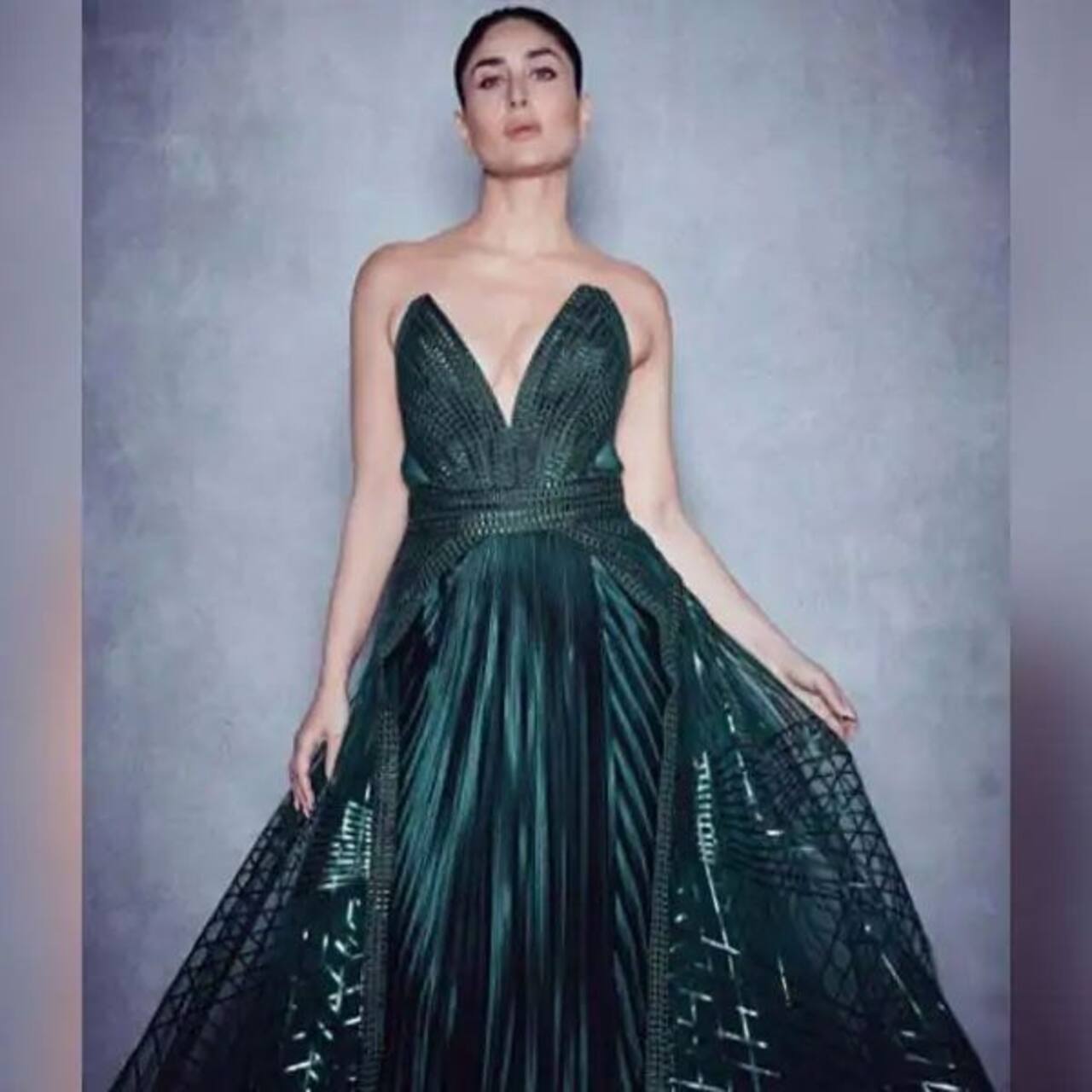 Lakme Fashion Week 2020 Kareena Kapoor Khan Grabs Eyeballs As The Showstopper In This Gorgeous