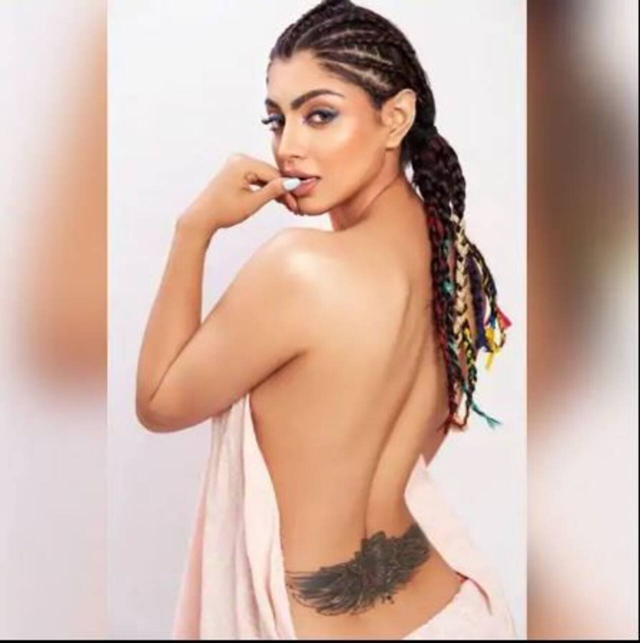 5 Hot Clicks Of Akanksha Puri That You Just Cannot Miss