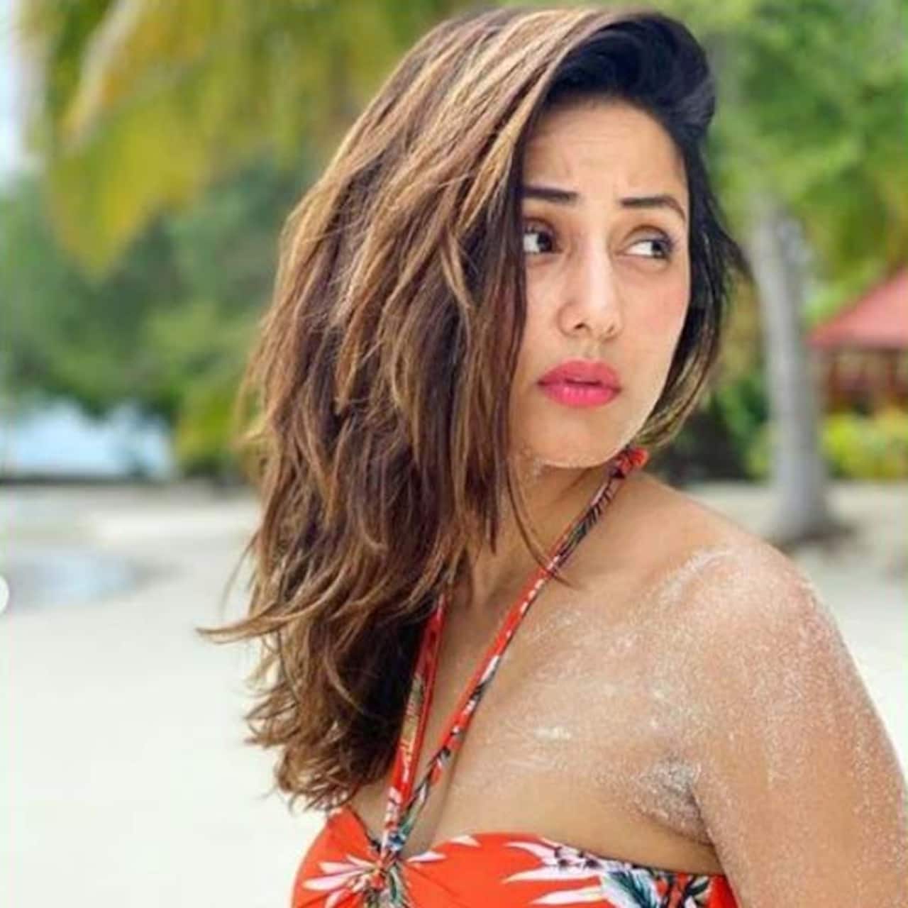 Hina Khan Looks Alluring In Throwback Bikini Pics From Her Beach Vacation