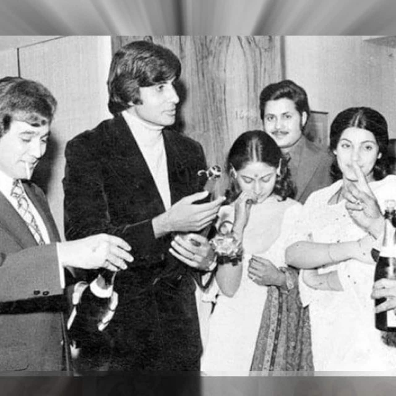 Here Is A Look At Birthday Girl Dimple Kapadia’s Life With Superstar 