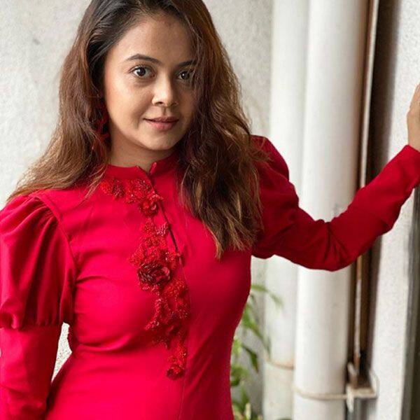 Bigg Boss 13s Devoleena Bhattacharjee Looks Pretty In This Red Outfit