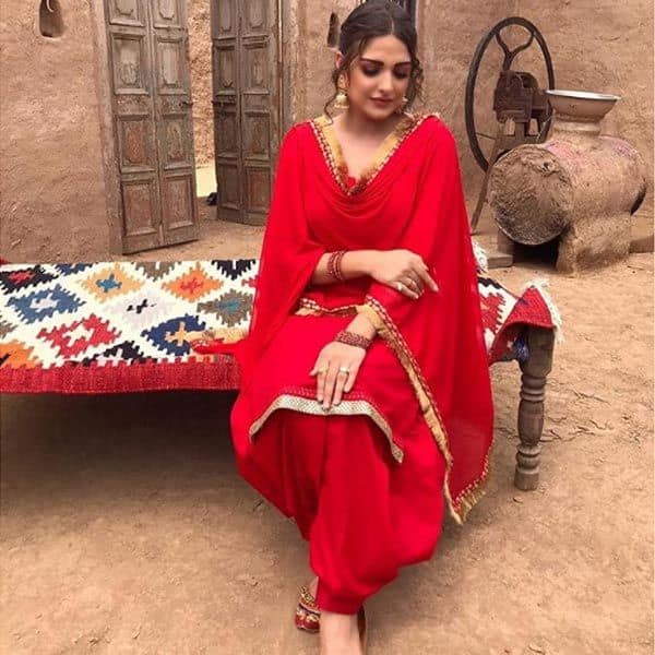 himanshi khurana in punjabi suit