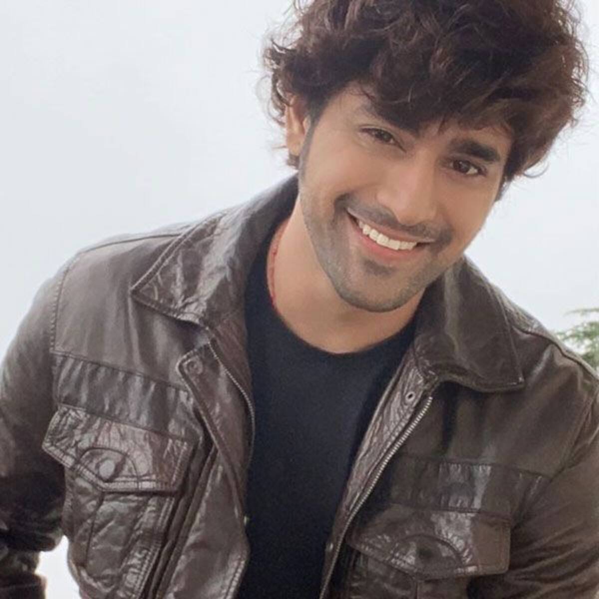 Naagin 3 Actor Pearl V Puri Celebrates 2 Million Instagram Followers With Amazing Pictures