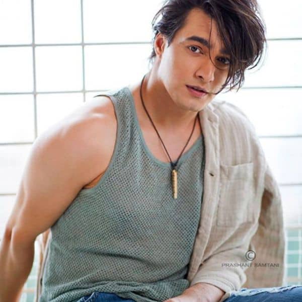 Fans are awestruck by Mohsin Khan's physique after he posts a mirror selfie  | NewsTrack English 1