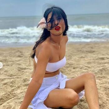 Nia Sharma: Those blessed with good looks don't click a lot of selfies -  Times of India