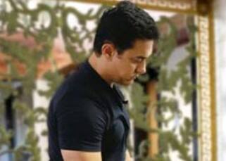 Aamir Khan with his Bajaj V15 having metal from decommissioned INS Vikrant