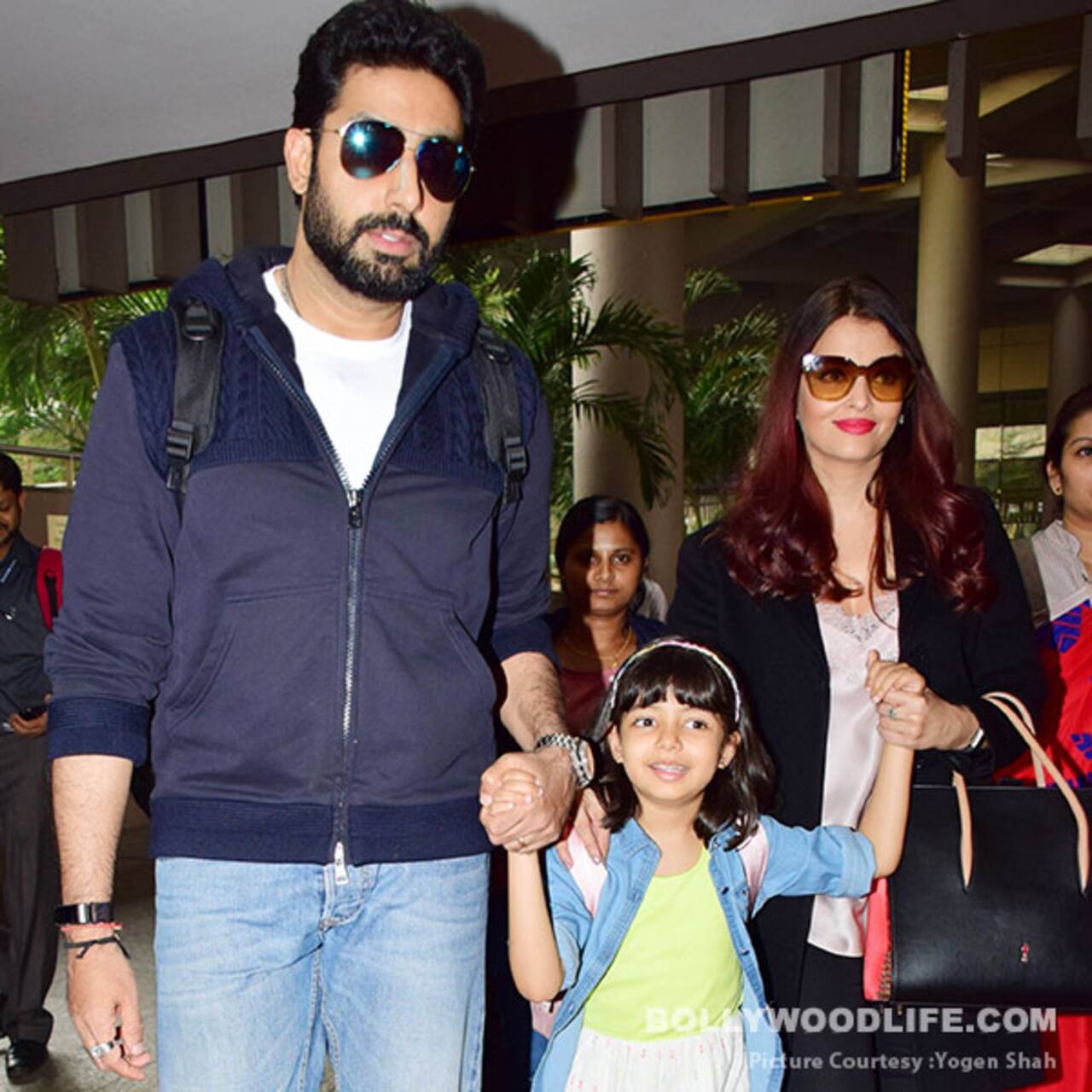 Aishwarya Rai Bachchan and Abhishek Bachchan get clicked at the airport ...