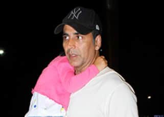 Akshay Kumar leaves for a family holiday with Twinkle and kids Aarav, Nitara!