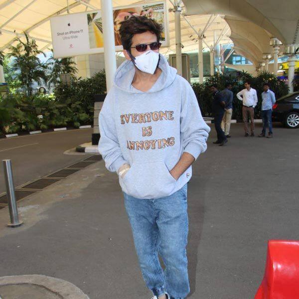 Kartik Aryan wearing mask due to coronavirus outbreak