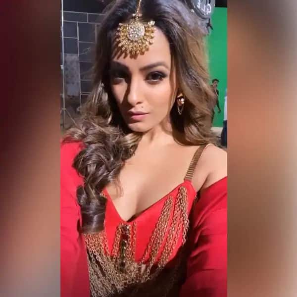 Let Naagin 4 S Anita Hassanandani Teach You How To Carry Your Outfit In Style