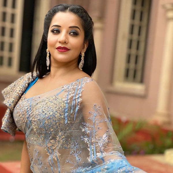 Nazar actress Monalisa looks the prettiest in THIS sexy blue saree