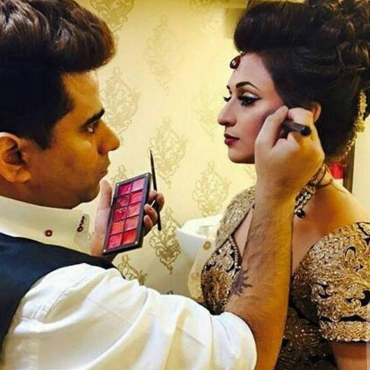 Here are BEHIND THE SCENES pics from Divyanka Tripathi and Vivek Dahiya's grand wedding ceremonies! Here are BEHIND THE SCENES pics from Divyanka Tripathi and Vivek Dahiya's grand wedding ceremonies!