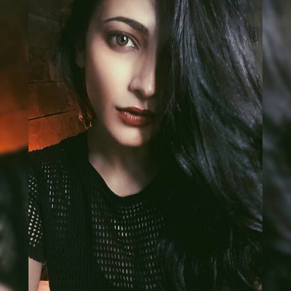 Shruti Haasan’s midnight experiment with goth makeup is lit AF