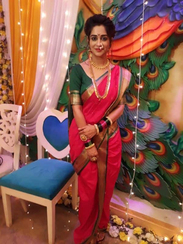 The Kapil Sharma Show's Sugandha Mishra Looks Like A Stunning Maharashtrian  Bride In A Red And Purple Nauvari Saree
