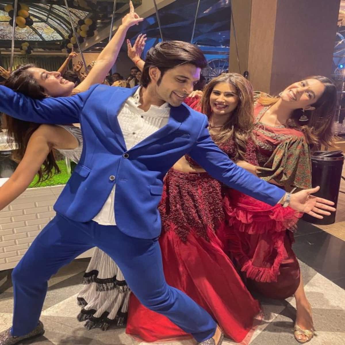 Karan Kundra Kritika Kamra Pooja Gor Danced Their Hearts Out At Their Kitani Mohabbat Hai Co Star Akshita Kapoor S Sangeet Ceremony Karan kundra wife, images and biography karan kundra karan kundra personal profile birth name : karan kundra kritika kamra pooja gor