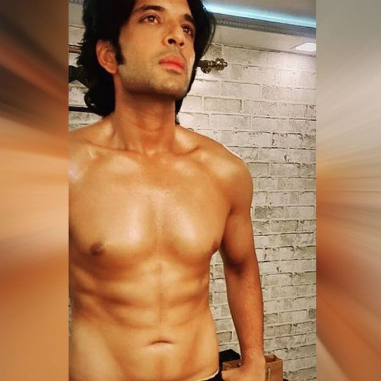 Karan Kundrra makes us sweat with these hot shirtless pics