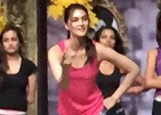 Kriti Sanon's practice session for Filmfare awards 2016
