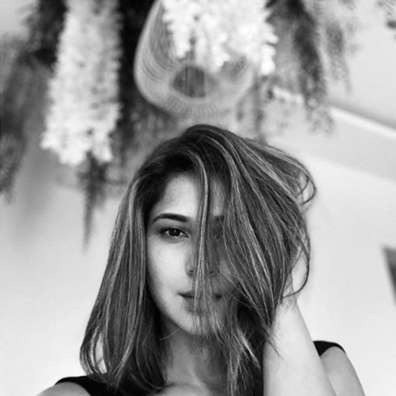 Beyhadh 2 actress Jennifer Winget flaunts her new hairstyle like a pro –  view pics