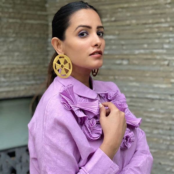 Naagin 3 Actress Anita Hassanandani Flaunts Her Modelling Persona In Her Favourite Colour View