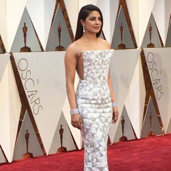 Academy Awards 2017: Priyanka Chopra arrives at the red carpet in a ...