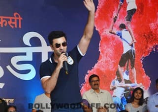 Ranbir Kapoor gives a sporty twist to Dahi Handi celebrations!
