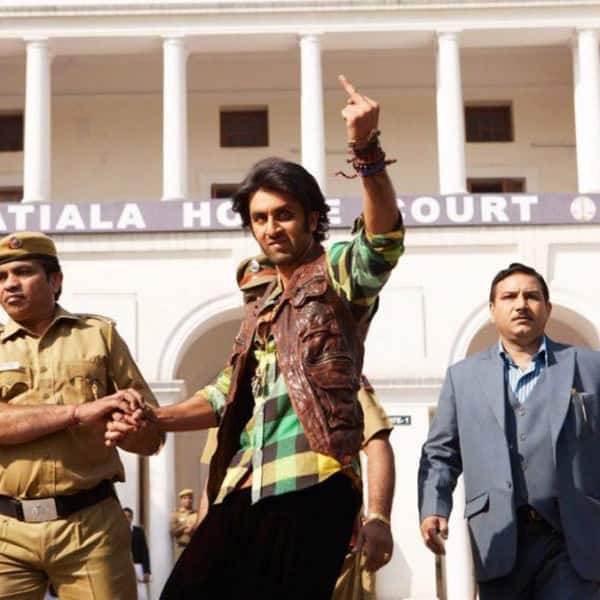 Ae Dil Hai Mushkil isn't the first time we saw Ranbir Kapoor showing middle finger! Here's the proof