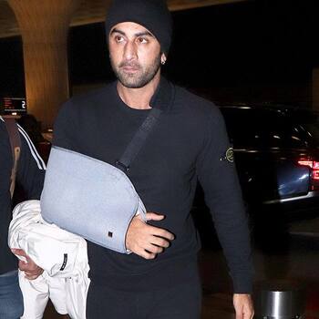 Ranbir Kapoor slays in all-black as he jets-off to an undisclosed location,  gets snapped at airport - see pics